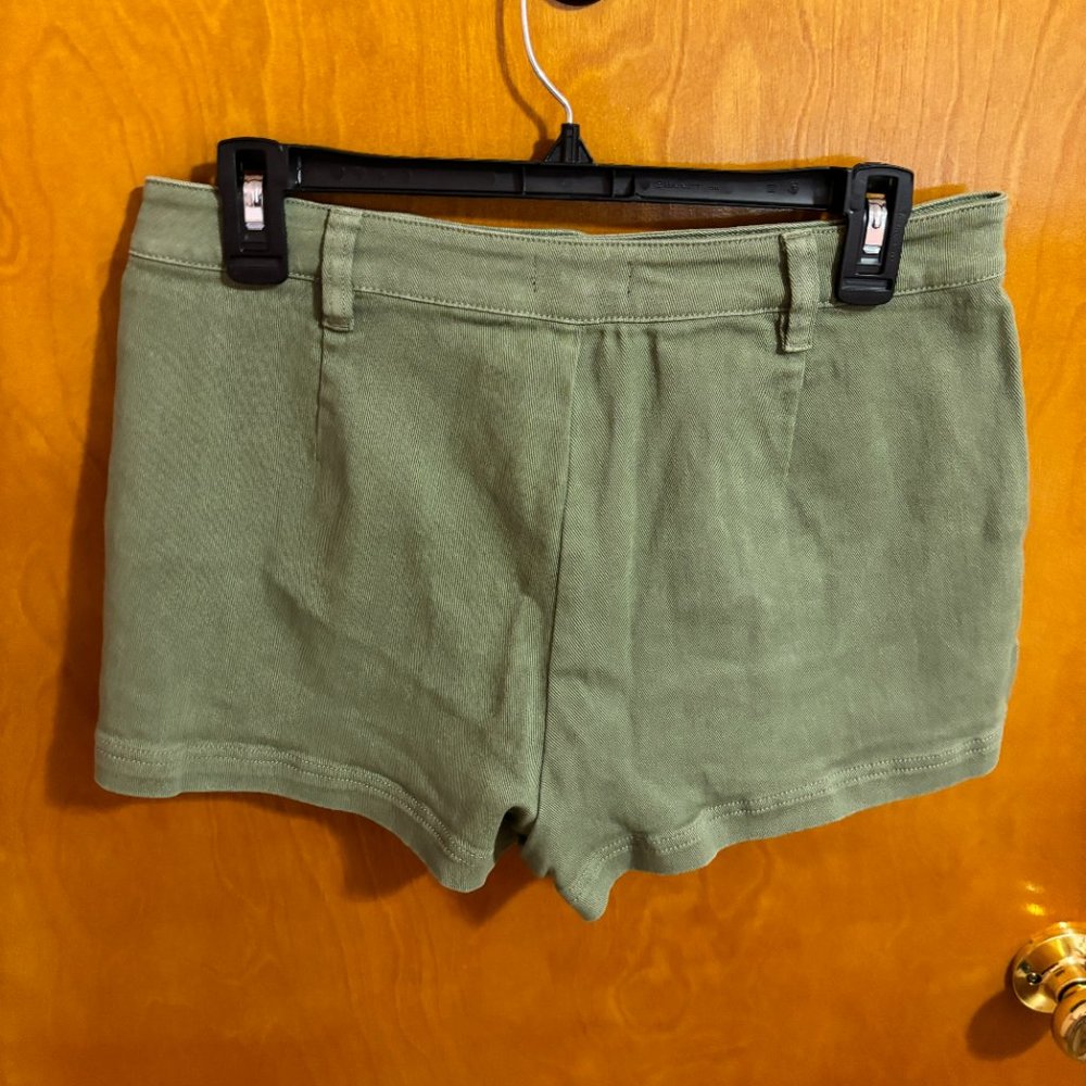Venus‎ Green Snap Button Shorts Size 8 - Picture 8 of 14